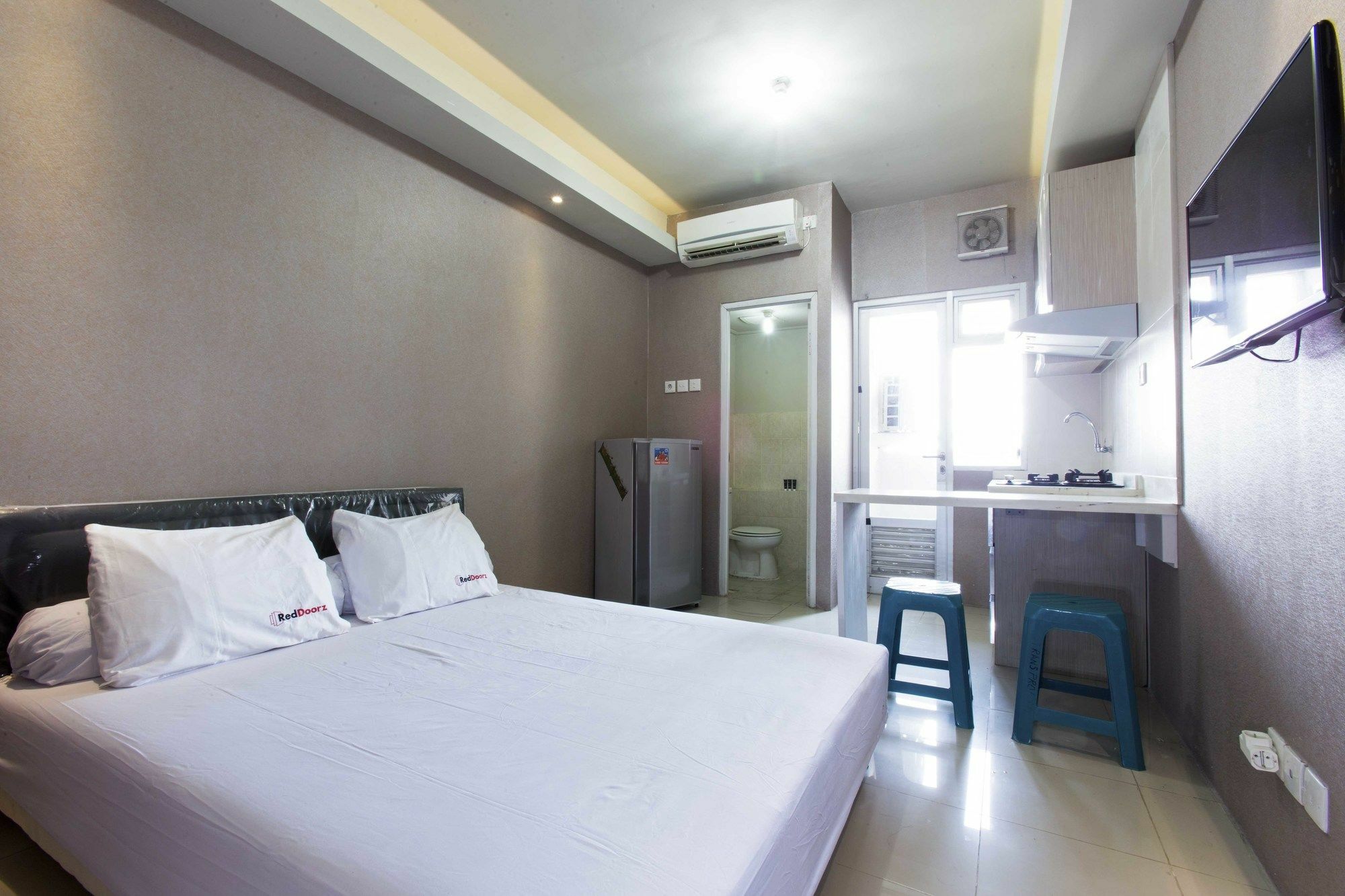 Reddoorz Apartment @ Pegangsaan Kelapa Gading Jakarta Exterior foto