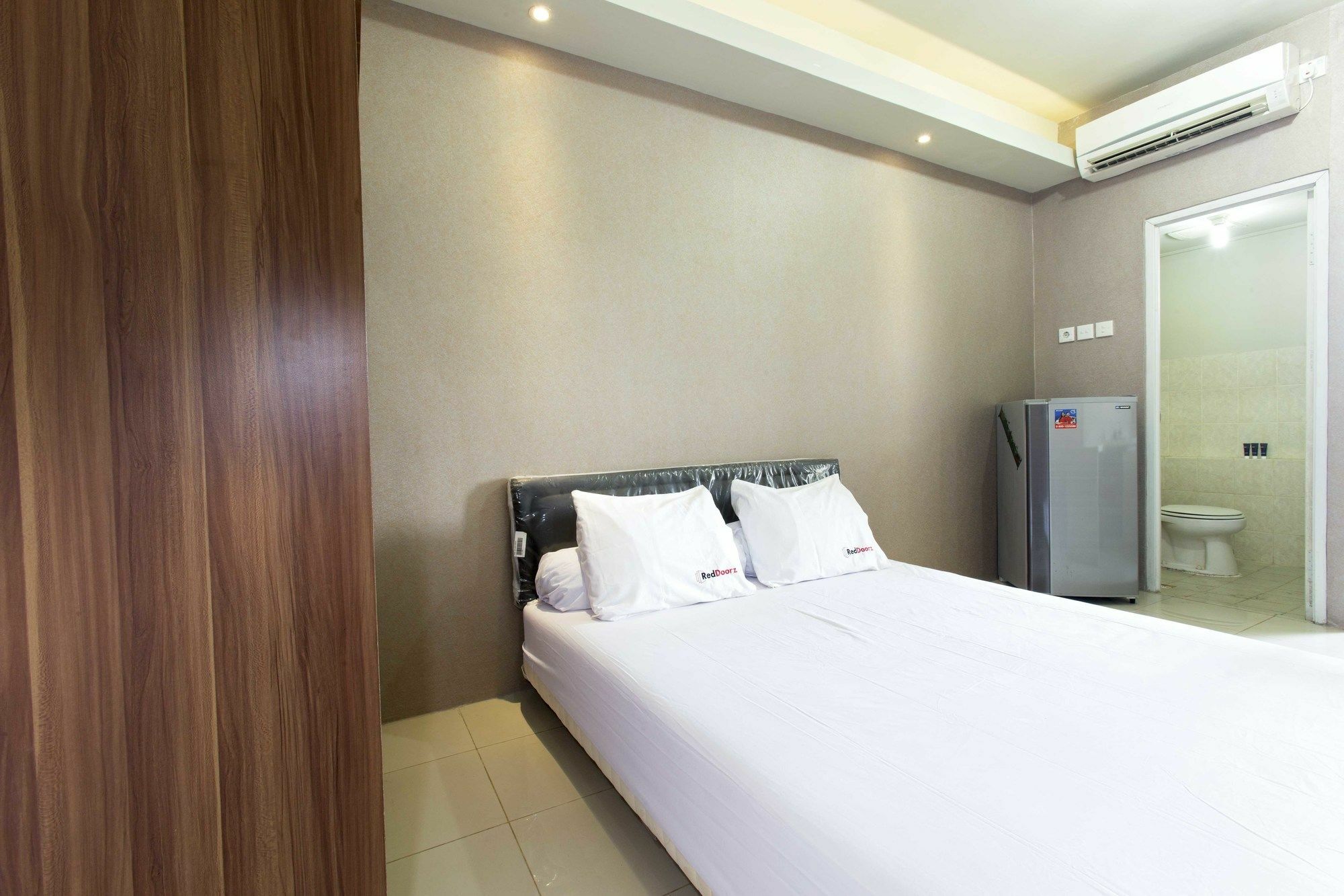 Reddoorz Apartment @ Pegangsaan Kelapa Gading Jakarta Exterior foto